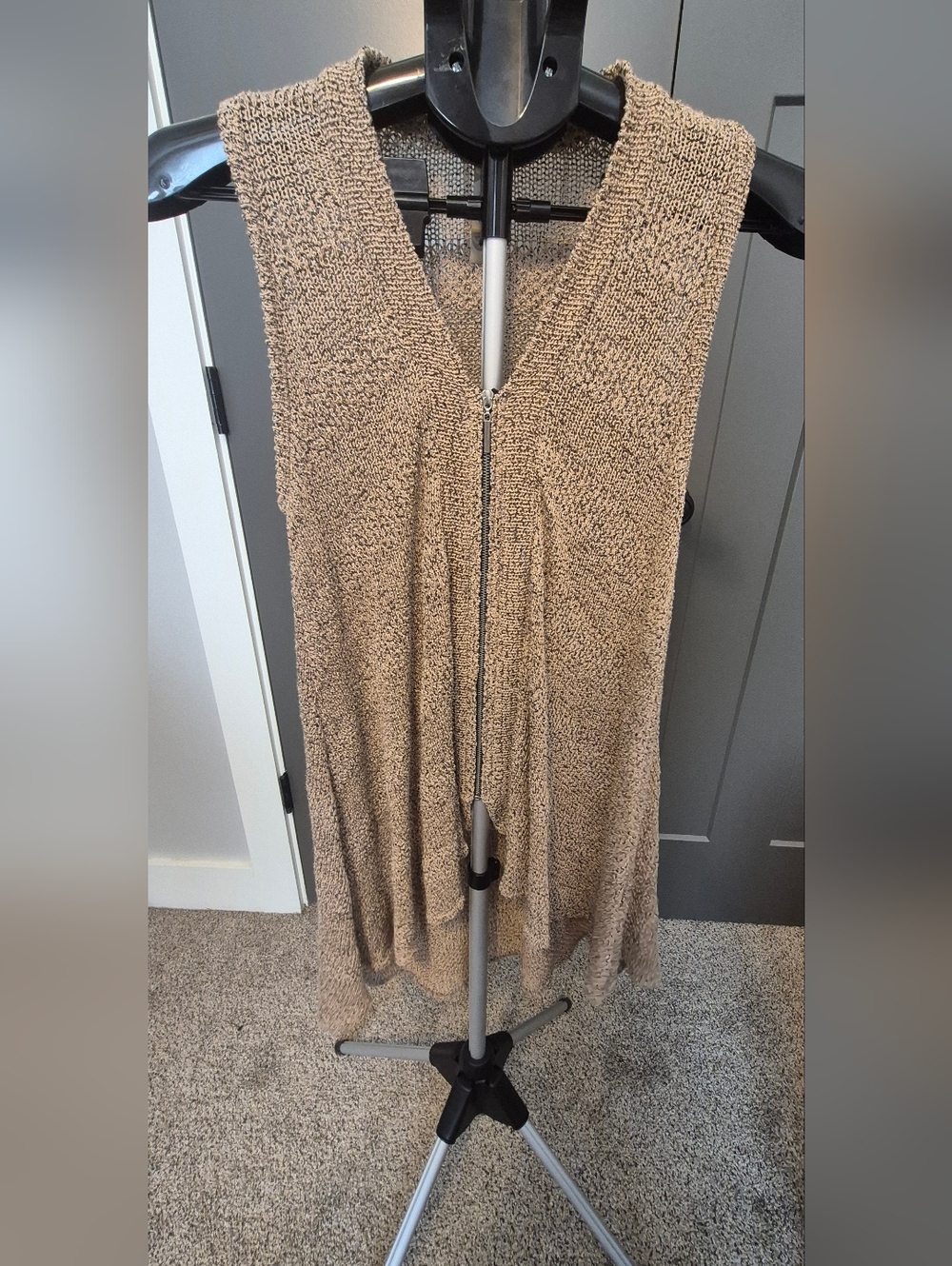 Comfy USA Sleeveless Textured Zip-Front Vest, Small, Made in USA.